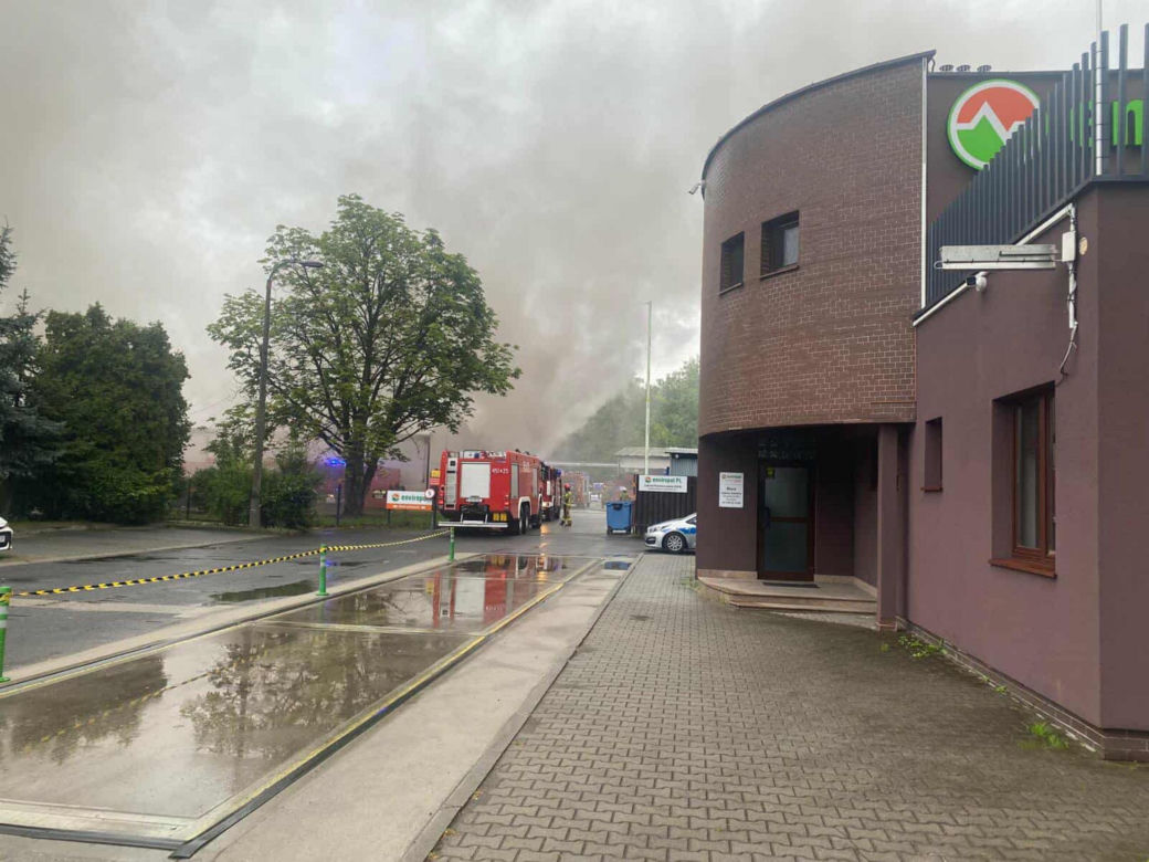 Wielki pożar hali w Gliwicach! Chmura dymu nad miastem