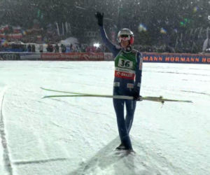 Wzruszające pożegnanie Kamila Stocha w Zakopanem. Jeden gest skierowany do kamery