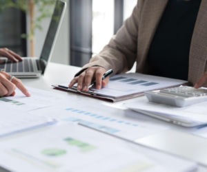 Tyle można zarobić w stołecznym ratuszu. Niektórzy mają wypłatę wyższą niż Trzaskowski!