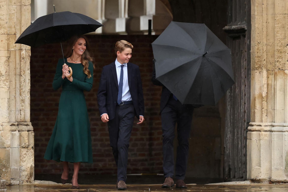 Książę George rozpoczął naukę w Eton. 25 lat temu tą samą szkołę rozpoczynał jego ojciec książę William
