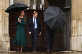 Książę George rozpoczął naukę w Eton. 25 lat temu tą samą szkołę rozpoczynał jego ojciec książę William