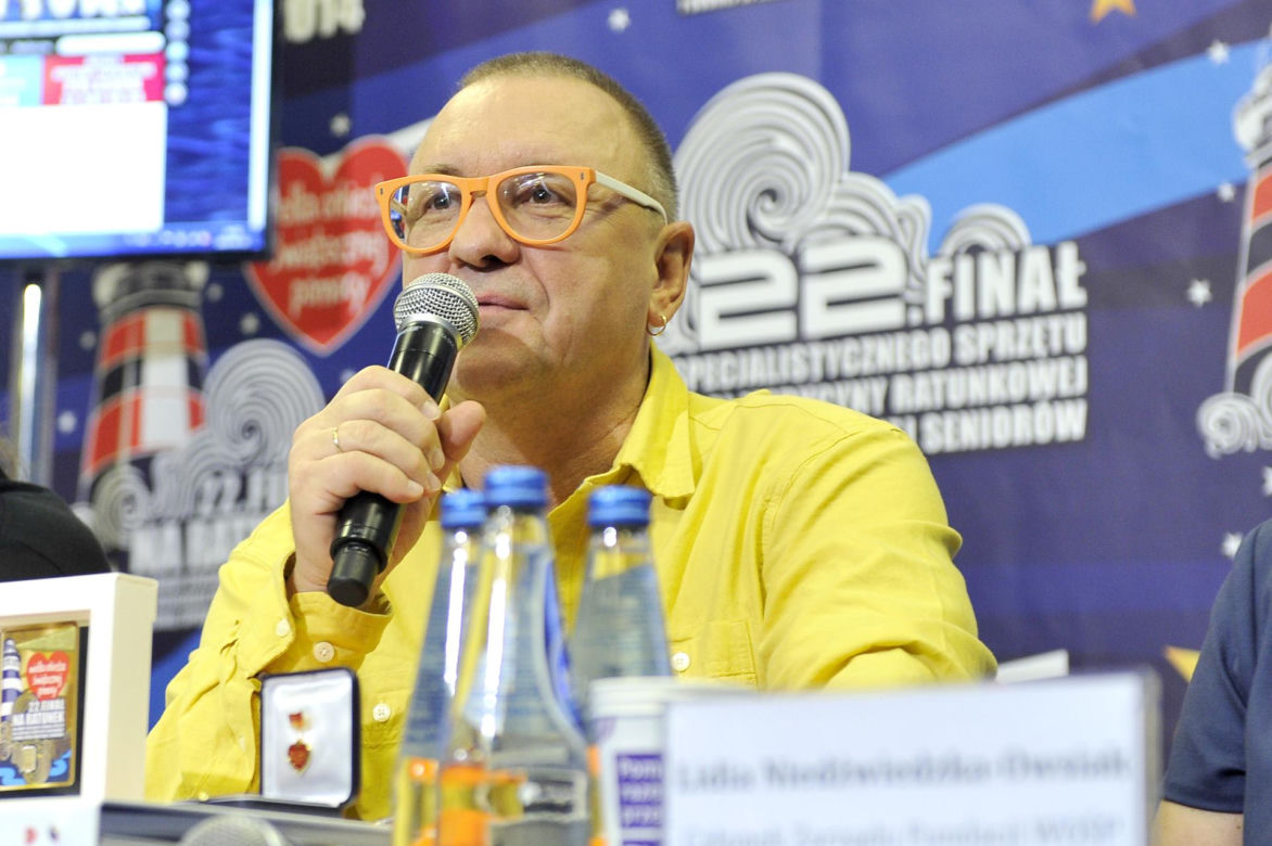Jerzy Owsiak na przestrzeni lat. Tak zmieniał się jego charakterystyczny wizerunek