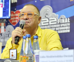 Jerzy Owsiak na przestrzeni lat. Tak zmieniał się jego charakterystyczny wizerunek