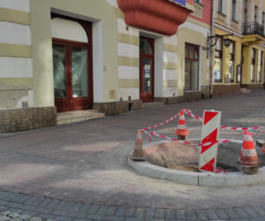 Klomby powstają na ulicy Wałowej w Tarnowie