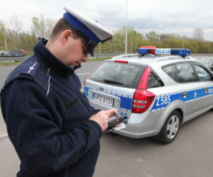 policja, kontrola drogowa, radiowóz, alkomat