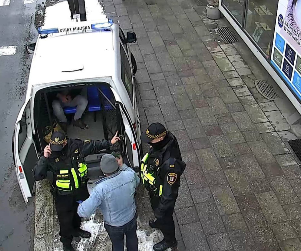 Gliwice: Chcieli ukraść kilkanaście opakowań kawy. Złapani za rękę tłumaczyli, że towar... znaleźli