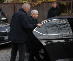 Kaczyński zablokowany pod kościołem