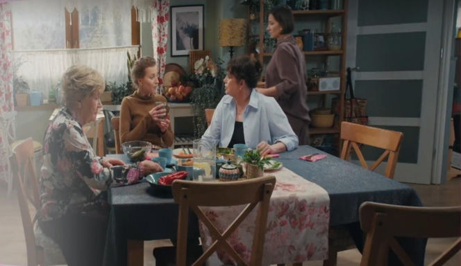 M jak miłość, odc. 1941. Natalka (Dominika Suchecka), Barbara (Teresa Lipowska), Marysia (Małgorzata Pieńkowska), Agnes (Amanda Mincewicz)
