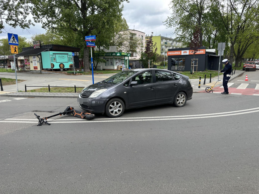 Osobówką potrąciła 14-latkę na hulajnodze. Dziewczynę zabrło pogotowie