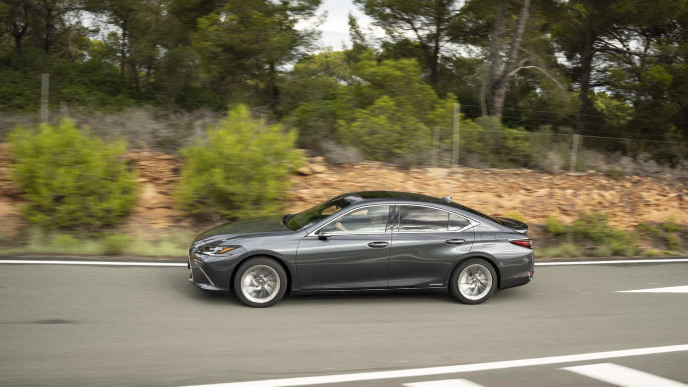 Obajtek i Lexus ES 300h