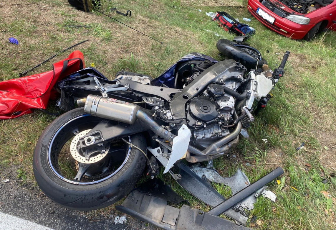Przasnysz. Chciał zjechać na leśny parking. Zginęły dwie osoby 