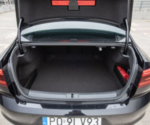 Volkswagen Passat Elegance vs Skoda Superb Sportline