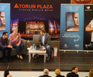 Otylia Jędrzejczak i Filip Chajzer w Toruniu. Tłumy na spotkaniu!