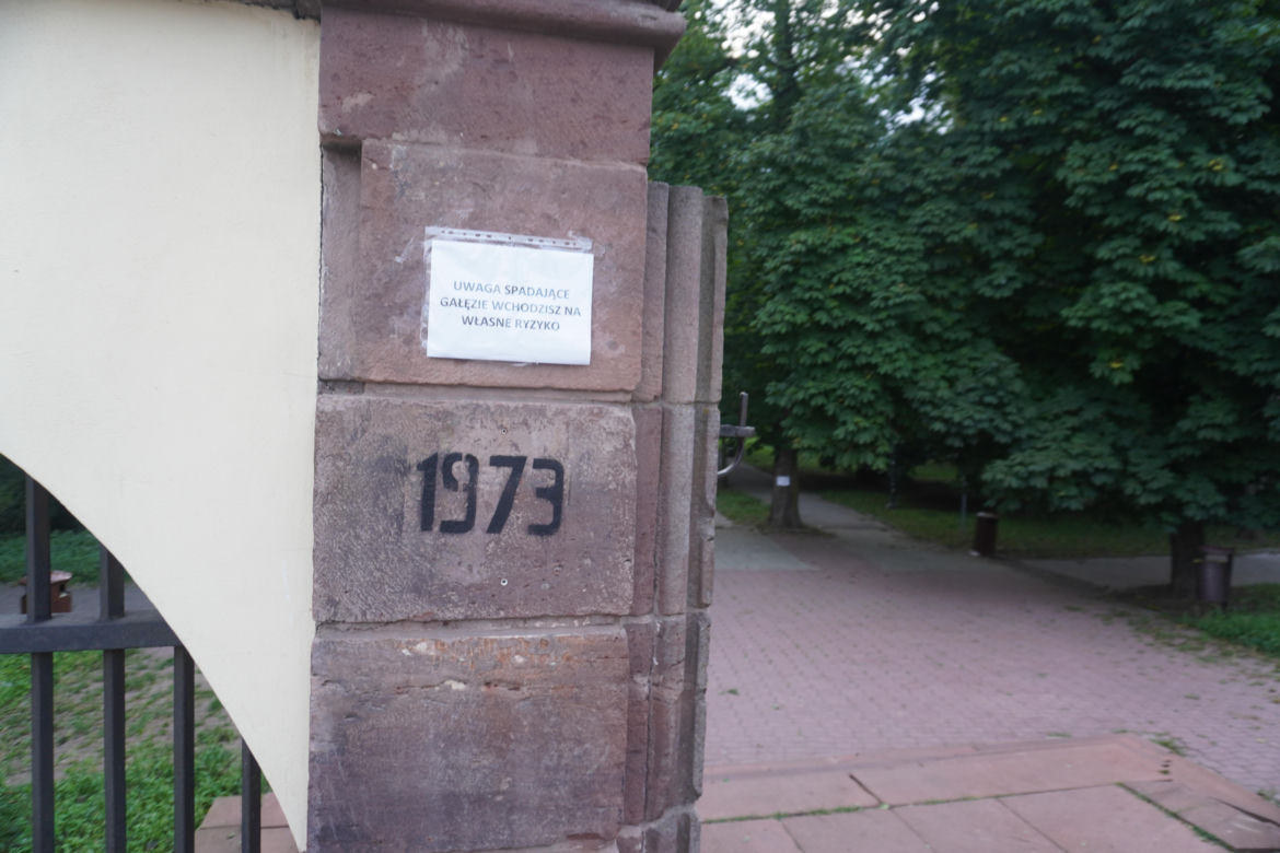 Połamane drzewa w Parku Miejskim w Kielcach po nawałnicy