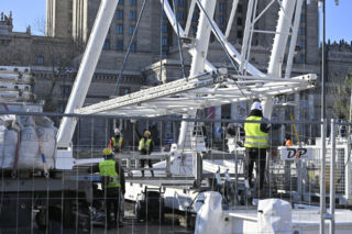 Dziwny obiekt w centrum Warszawy. Co tu powstaje? Stolica już stroi się na Boże Narodzenie!