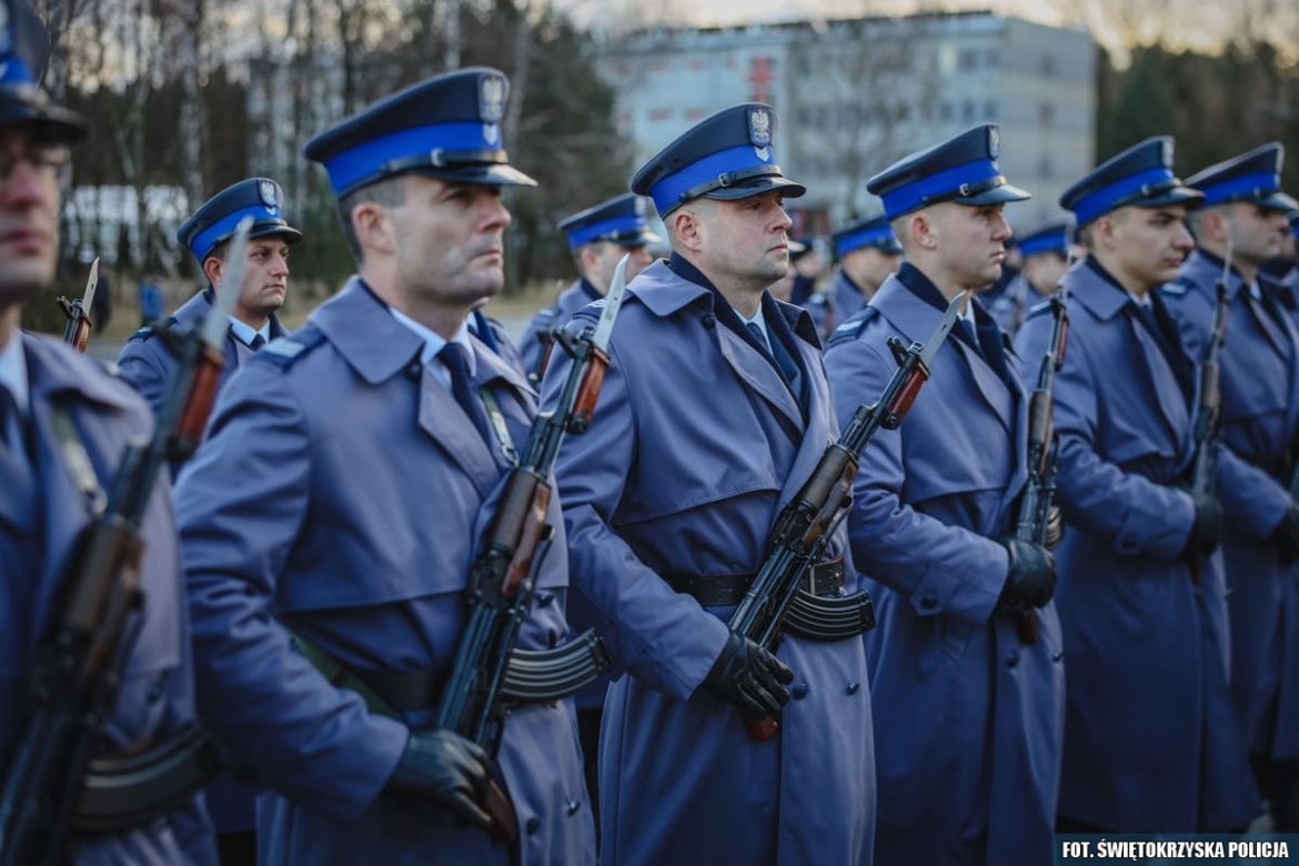Nowi policjanci w świętokrzyskim garnizonie. W szeregi wstąpiło 58 funkcjonariuszy 