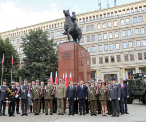 Politycy na obchodach Święta Wojska Polskiego