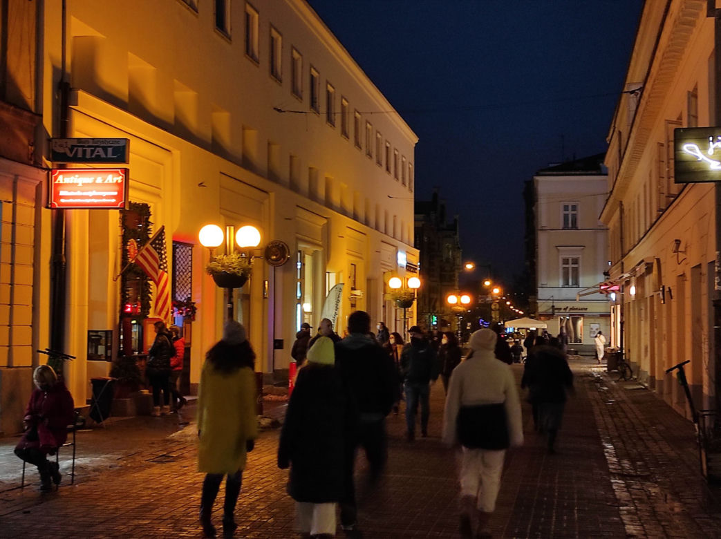 Tłumy na ulicach Warszawy