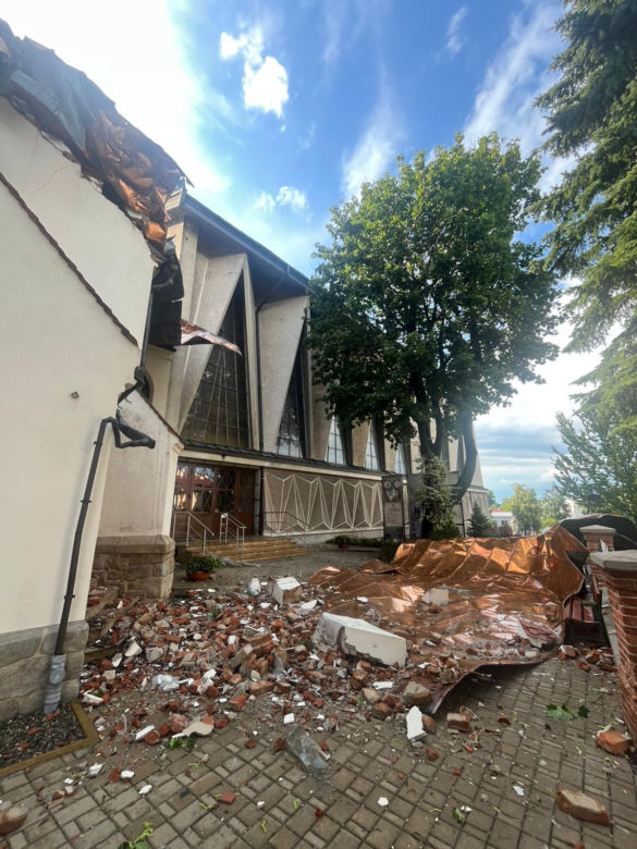 Gwałtowna nawałnica przeszła przez region tarnowski. Zalane ulice, uszkodzone dachy i połamane drzewa
