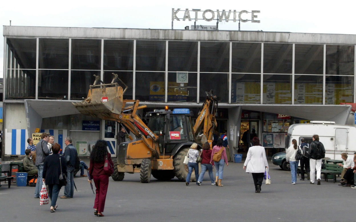 4. Tak Dworzec Katowice wygladał przed remontem - ok. 15 lat temu.