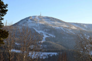 To nie Tatry, a widoki jak z Tatr. Ten szczyt zaskakuje