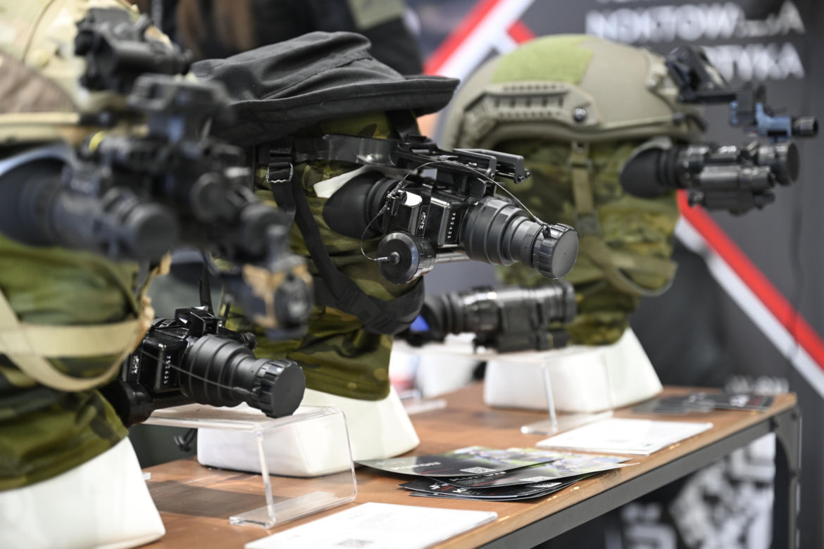 Warszawskie Targi Obronne. Ponad 100 wystawców, broń, sprzęt wojskowy i wyposażenie służb mundurowych w jednym miejscu!