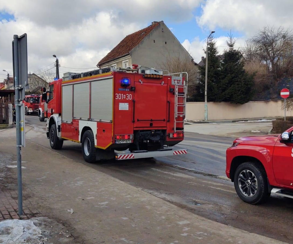 Ewakuacja mieszkańców w Barczewie. Przy ulicy Wiosennej uszkodzono gazocią