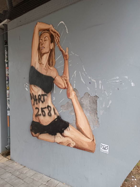 Dalej uprawia jogę na miasteczku akademickim w Lublinie, ale już nie jest naga. Ktoś zniszczył street art
