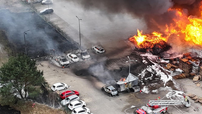 Potężny pożar w Czosnowie