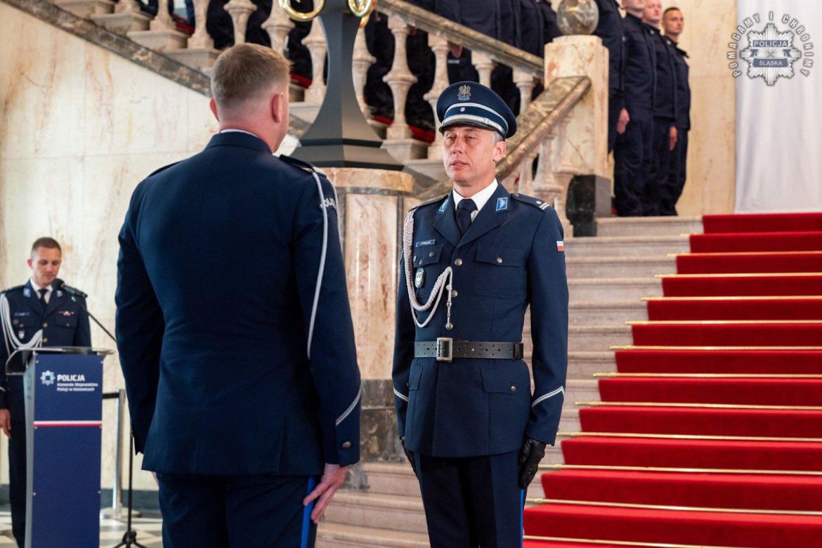 Nowi policjanci zasilili szeregi śląskiej policji! Wśród nich osiem policjantek