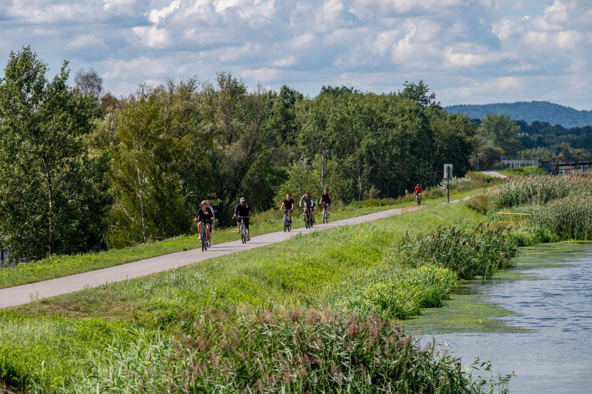 Rowerem na pociąg. Ścieżka na Kanale Łączańskim to nie tylko piękne widoki