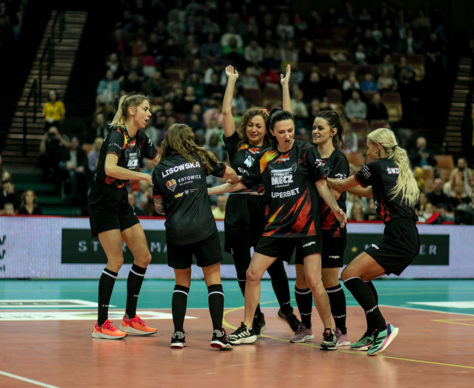 Legendarny Kosmiczny Mecz z Aniołami w Spodku: Gwiazdy zagrały dla Domu Aniołów Stróżów 
