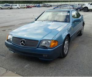 Mercedes 500 SL z przebiegiem niecałych 2000 km
