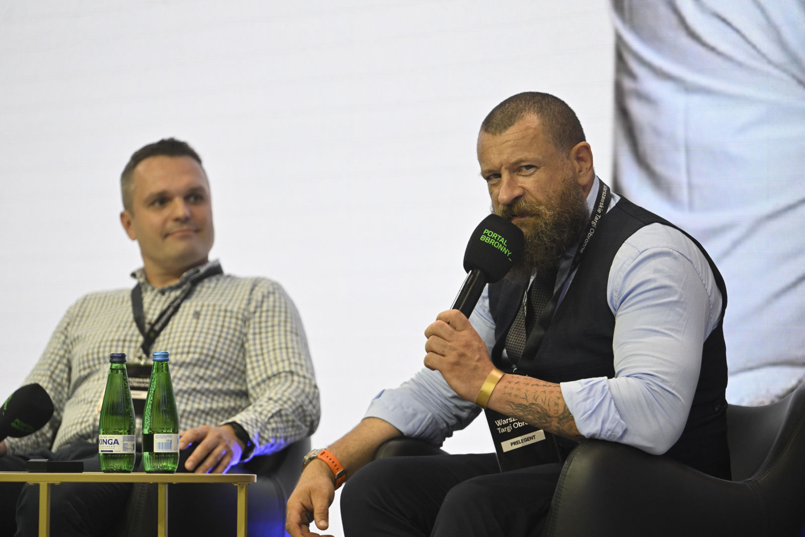 Warszawskie Targi Obronne. Scena Biała. Stawić czoła wojnie. Zostać czy wyjechać – Debata WYDAWNICTWA NAUKOWEGO PWN o bezpieczeństwie obywateli