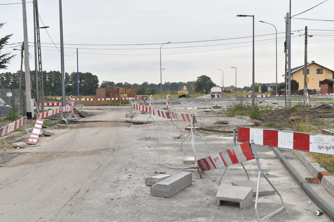 Rozgrzebali skrzyżowanie i zostawili. Wykonawca nowego ronda złożył wniosek o upadłość