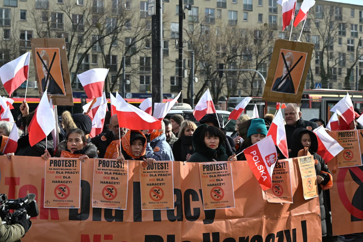 Protest kupców z Marywilskiej przed ratuszem