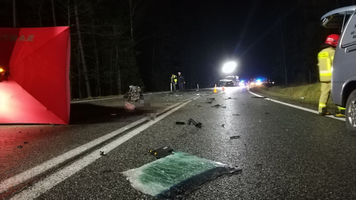 Katrynka. Czołowe zderzenie na DK 8. Dwie osoby nie żyją [ZDJĘCIA]