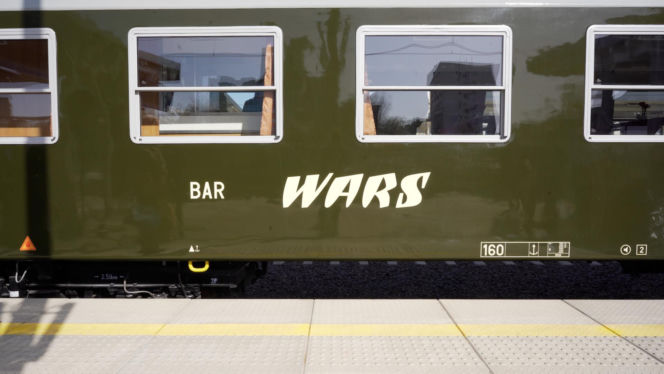 Jechałem legendarnym pociągiem. W środku jak kiedyś, aż trudno uwierzyć! Ludzie mówią wprost: „to były czasy”