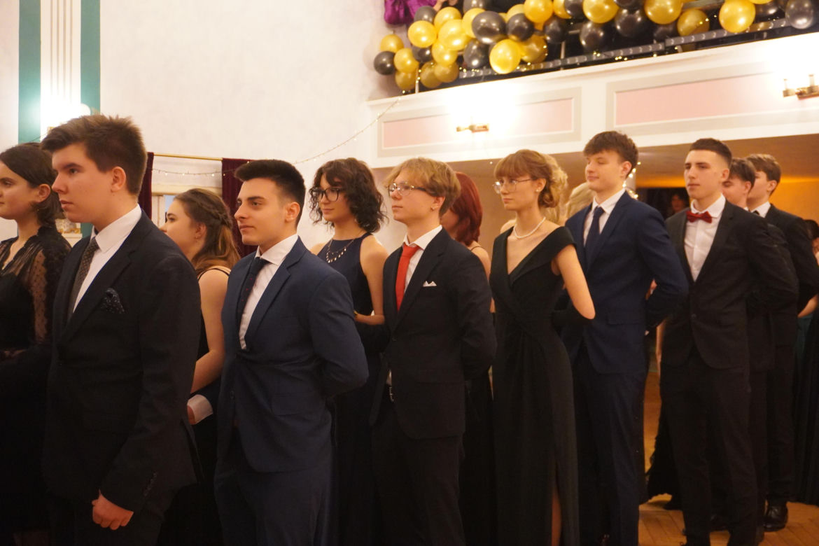 Polonez na Studniówce 2025 w II LO w Poznaniu