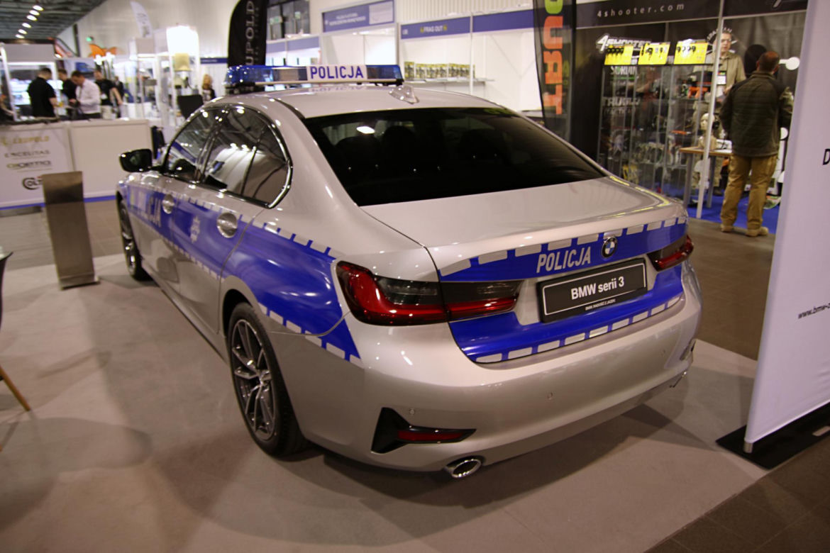 Policyjne radiowozy NA BOGATO! Nowe, oznakowane BMW robi wrażenie