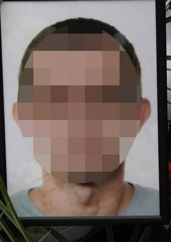 Ostróda. Pogrzeb zamordowanego małżeństwa. Grób Doroty i Adama utonął w kwiatach [ZDJĘCIA]