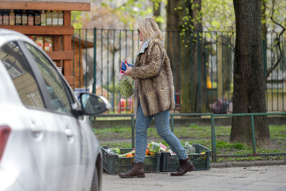 Lamparcica Szapołowska bryluje na bazarze