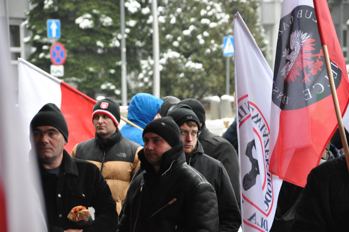 Protest rolników przed Urzędem Wojewódzkim w Kielcach