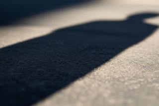 Policyjny instynkt w Kluczborku. Jak stłuczka na parkingu uratowała seniora?