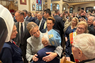 Wzruszające sceny na Greenpoincie. Marta Nawrocka wpadła w objęcia Sybiraczki, prezydent uściskał gwiazdę telewizji