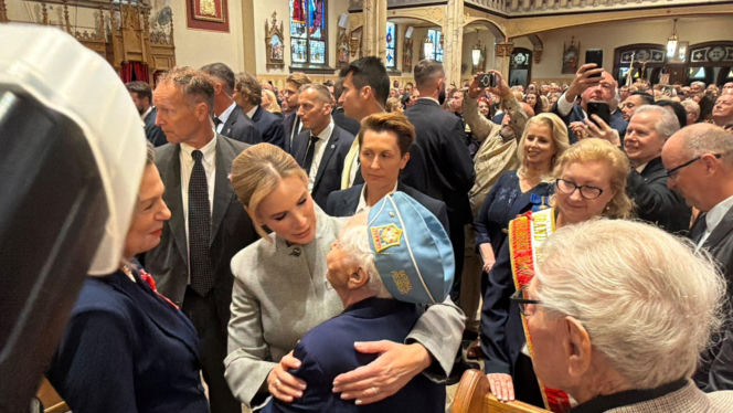 Wzruszające sceny na Greenpoincie. Marta Nawrocka wpadła w objęcia Sybiraczki, prezydent uściskał gwiazdę telewizji
