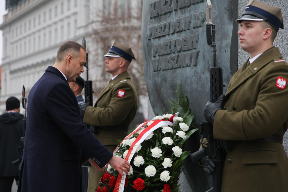 Kaczyńska z rodziną i Nawrockimi uczciła pamięć ojca