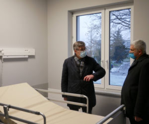 Szpital tymczasowy dla osób z COVID-19 przyjmuje już pacjentów [ZDJĘCIA]