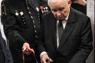 Jarosław Kaczyński na otwarciu wystawy pt. „Katyń 1940 - Smoleńsk 2010. Anatomia kłamstwa” w Muzeum Miejskim w Jastrzębiu-Zdroju