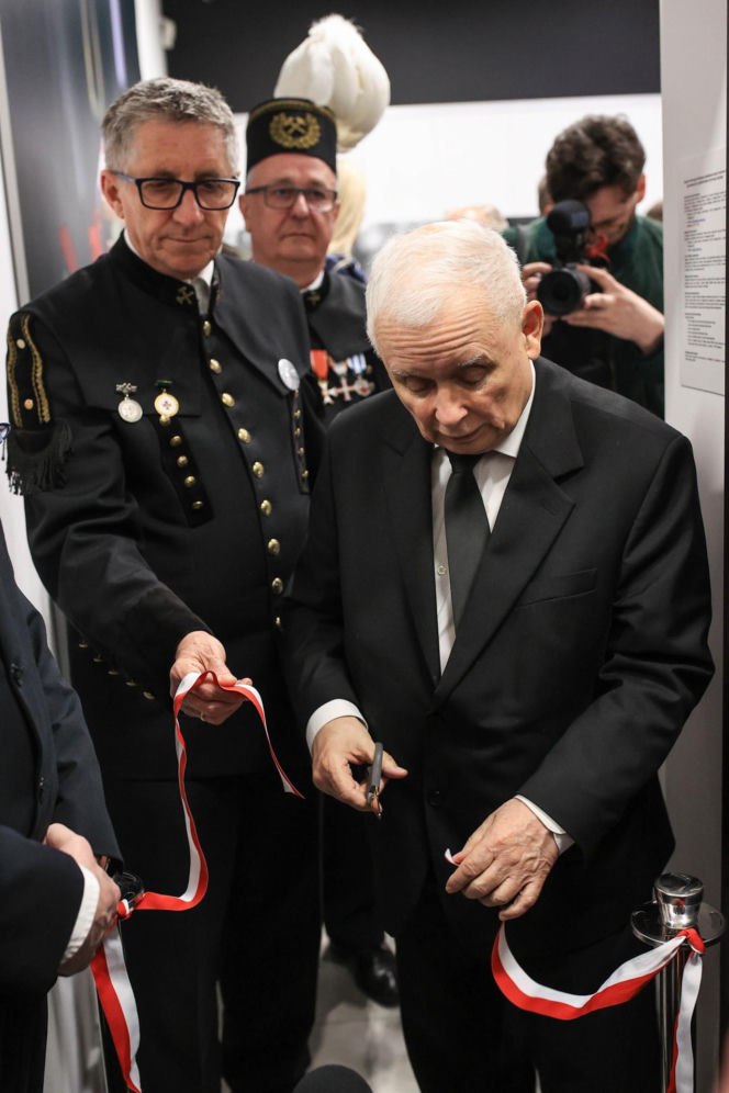 Jarosław Kaczyński na otwarciu wystawy pt. „Katyń 1940 - Smoleńsk 2010. Anatomia kłamstwa” w Muzeum Miejskim w Jastrzębiu-Zdroju